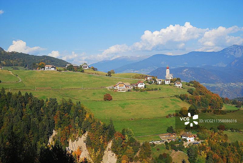 意大利南蒂罗尔里滕的土堆金字塔景观图片素材