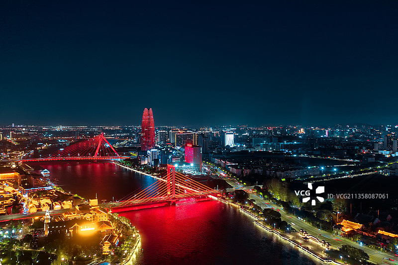 航拍浙江省宁波市三江口老外滩外滩大桥财富中心甬江国庆节灯光秀图片素材