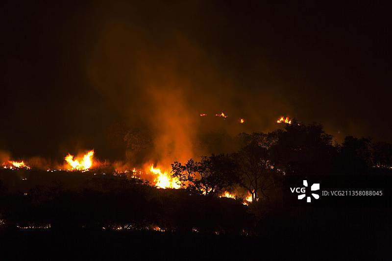 南非夸祖鲁-纳塔尔省的森林大火图片素材