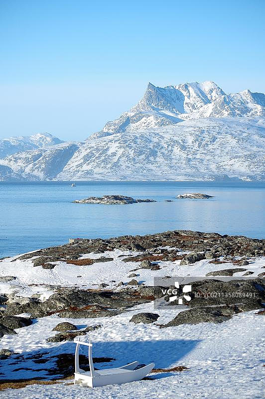 老旧雪橇，岩石和峡湾，冬季景观，努克，西格陵兰岛，格陵兰岛，丹麦，北美洲图片素材