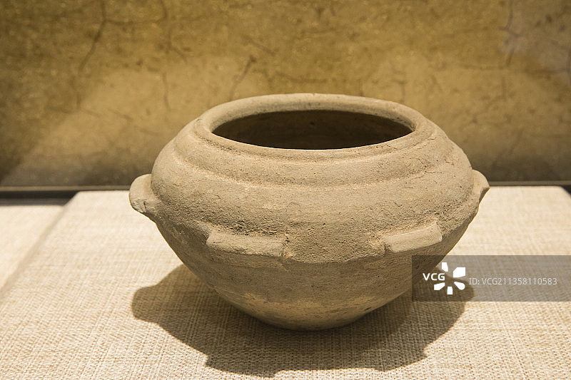 北京通州博物馆灰陶六扳锅唐代 1982年王楼村出土图片素材
