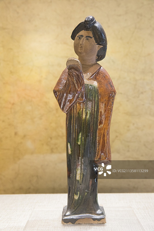 北京通州博物馆三彩侍女俑唐代1983年东垡村东北王家坨出土图片素材