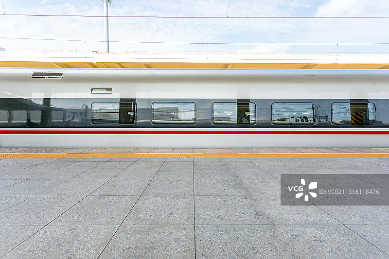 广东潮汕站动车组图片素材