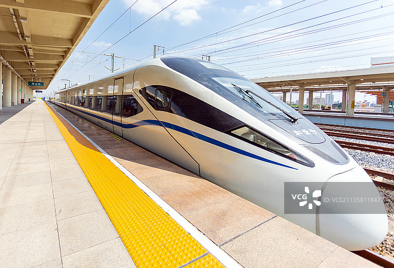 广东潮汕站动车组图片素材