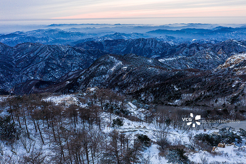 雪后看泰山，泰山银装素裹图片素材