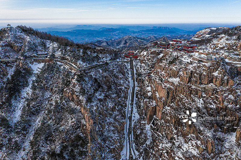 雪后看泰山，泰山银装素裹图片素材