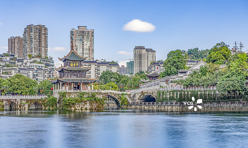 贵州省贵阳市南明河畔甲秀楼图片素材
