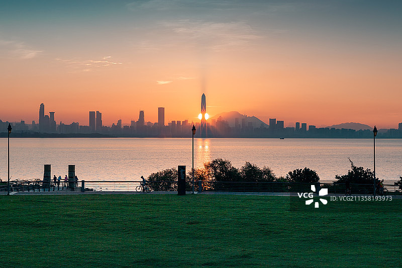 中国广东深圳湾海滨公园日出风光图片素材