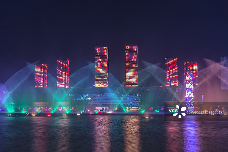 鄂尔多斯，夜景，康巴什音乐喷泉。图片素材