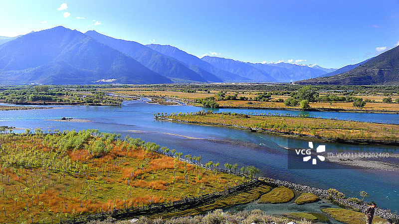 西藏林芝，尼洋河风光图片素材