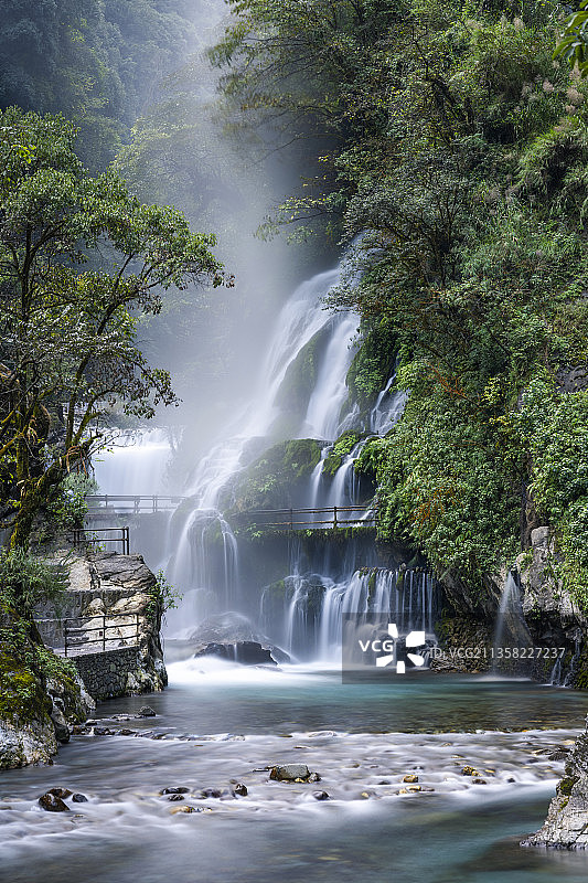 四川凉山螺髻山温泉瀑布图片素材