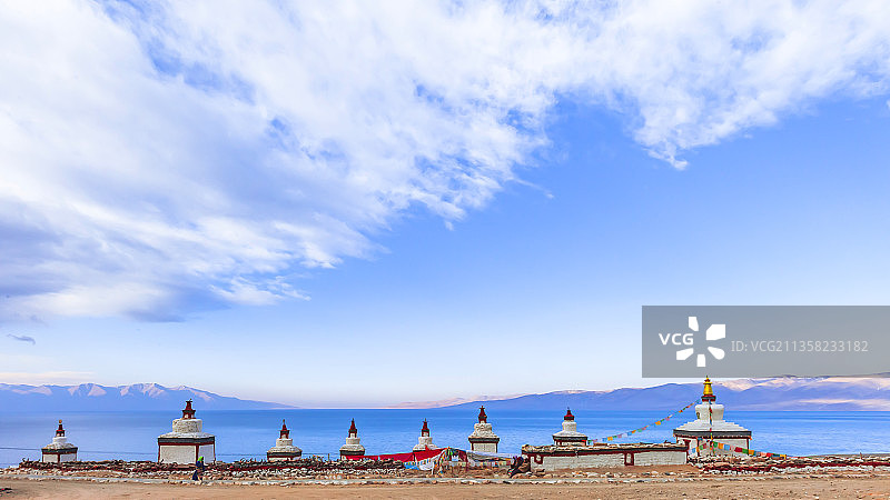 守护圣湖图片素材