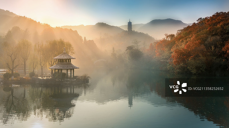 红叶谷的清晨图片素材