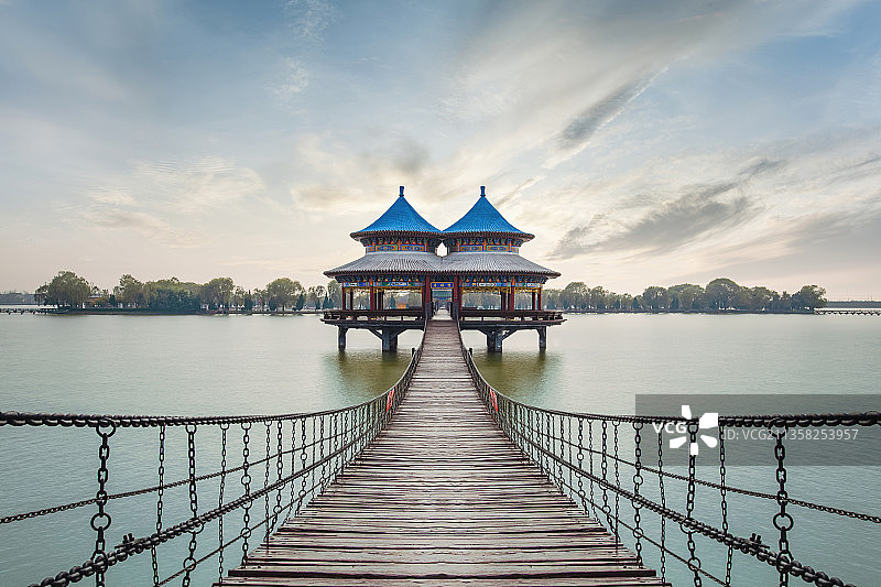 安徽省阜阳市颍上县八里河风景区双环亭图片素材