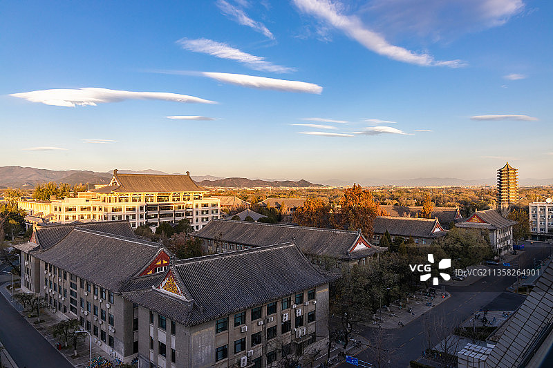 冬日清晨科幻云下的北京大学校园图片素材
