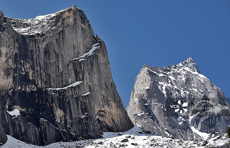 四川理县毕棚沟内的雪山尖峰特写图片素材