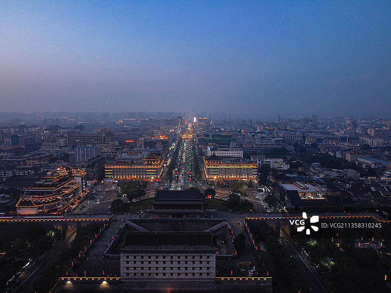 西安 碑林区 永宁门 夜景 长安北路  环城南路 钟楼 礼仪图片素材