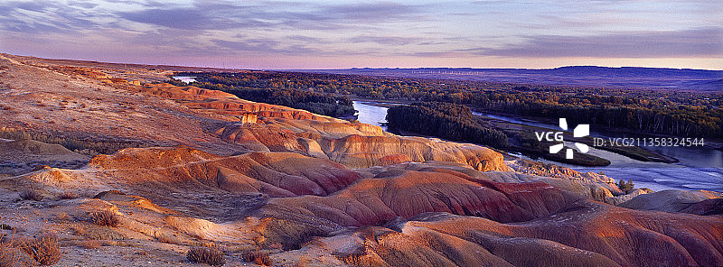 新疆阿勒泰，五彩滩风光图片素材