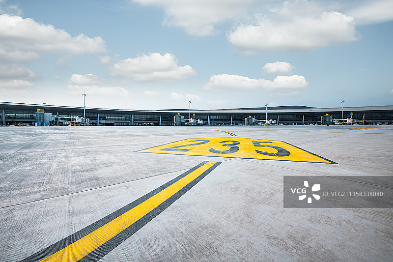 机场航站楼与停机坪图片素材