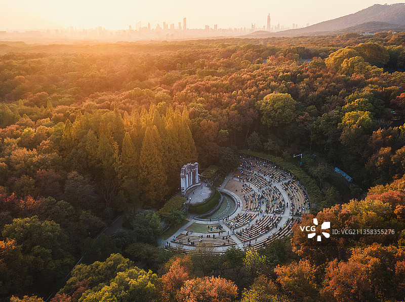南京钟山风景区中山陵音乐台秋景图片素材