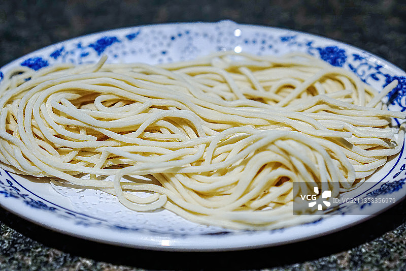 一盘面条图片素材