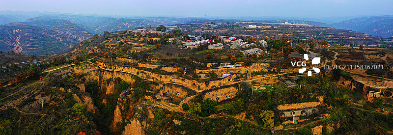 黄土高坡的小山村图片素材