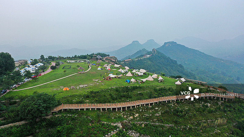 山东省临沂市沂蒙山地质公园岱崮崮上草原夏季风景图片素材