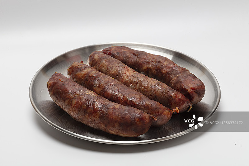 白色背景，一盘香肠图片素材