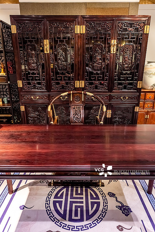 中国风格红木桌子椅子和柜子图片素材