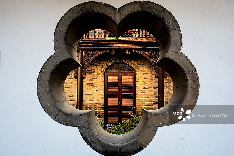 扬州何园传统花窗与中西合璧的盐商住宅图片素材