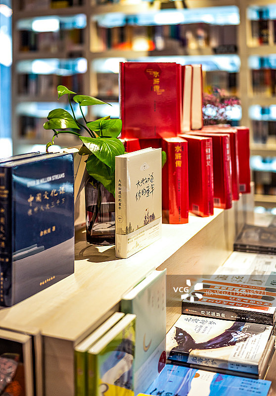 上海嘉定钟书阁书店室内布局场景图片素材