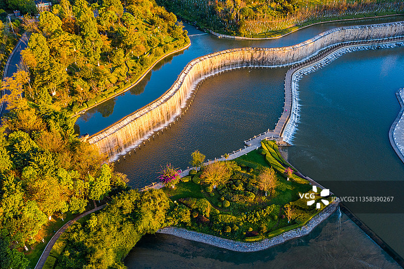 云南省玉溪市两湖大瀑布风景区图片素材