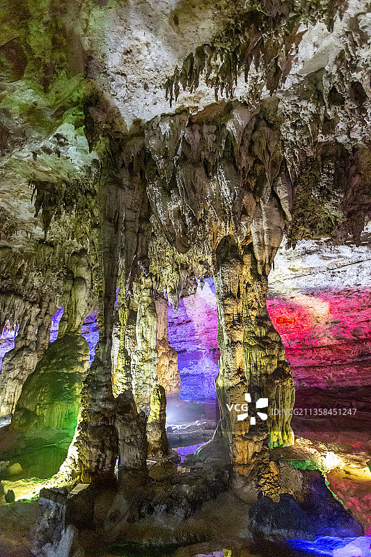 贵州省遵义市十二背后双河谷：溶洞图片素材