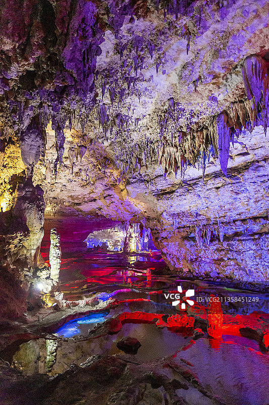 贵州省遵义市十二背后双河谷：溶洞图片素材