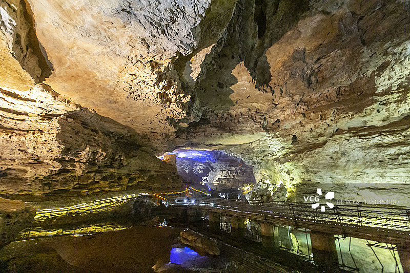 贵州省遵义市十二背后双河谷：地下河谷图片素材