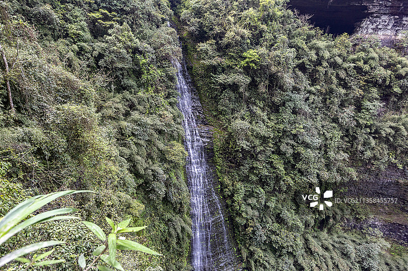 贵州省遵义市十二背后双河谷：中国天坑第一瀑图片素材