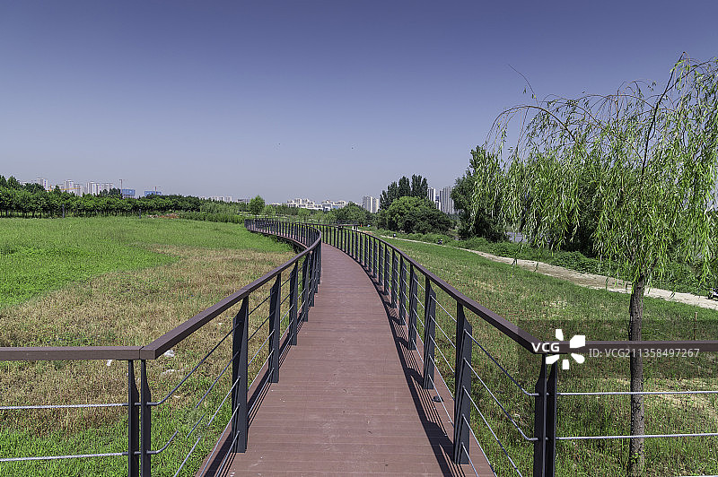 西安沣河河堤绿道图片素材