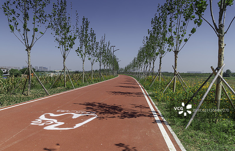 西安沣河河堤绿道图片素材