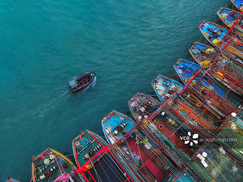 出海捞渔忙图片素材