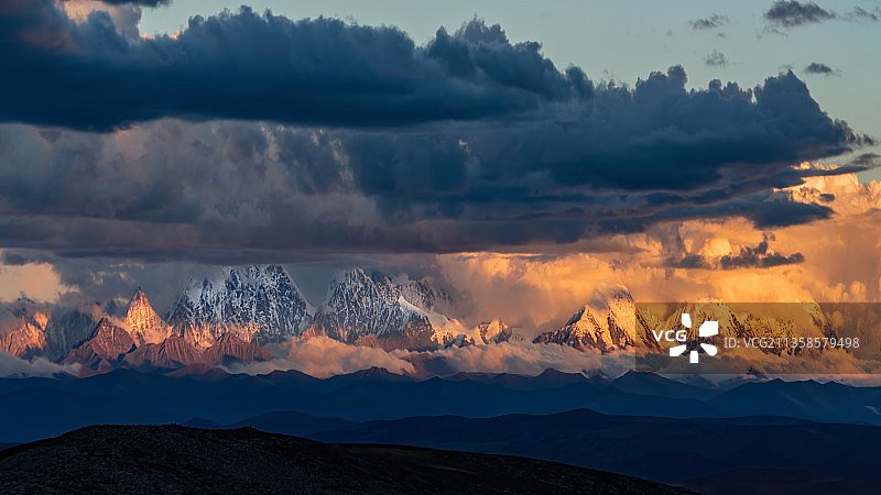 夕照贡嘎——黑石城图片素材