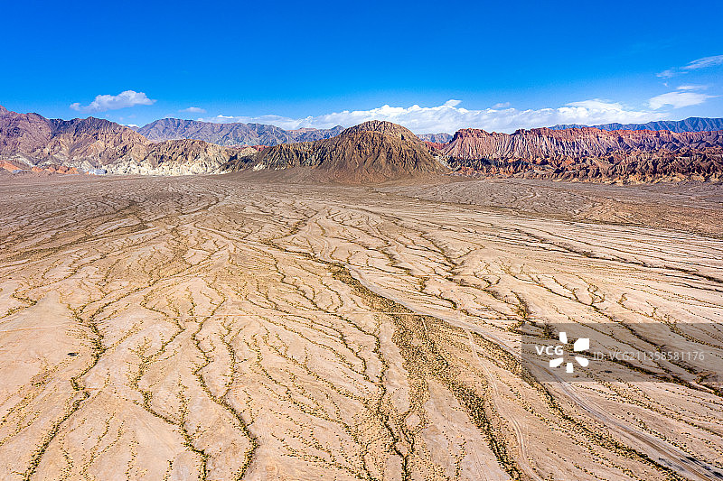 G315国道冷湖镇五彩山段图片素材