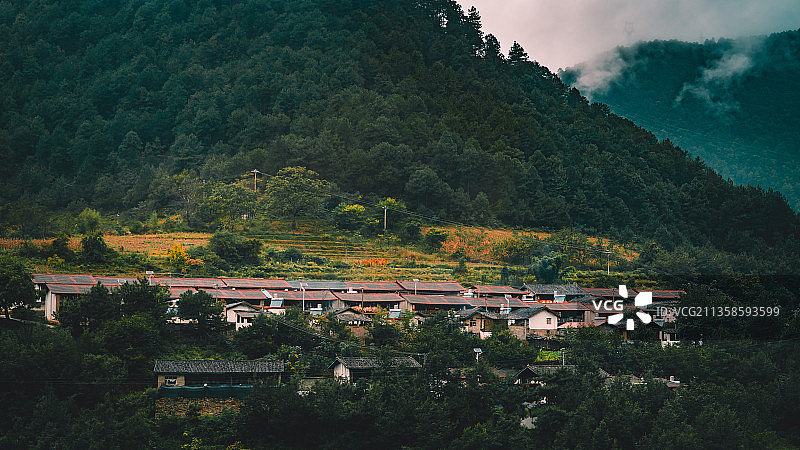 中国云南迪庆塔城少数民族村落图片素材