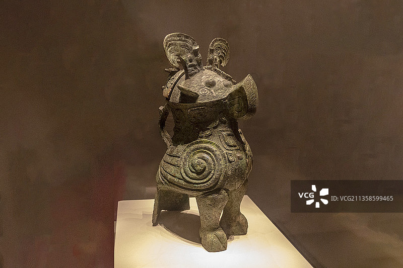 妇好青铜鸮尊（商王武丁，1976年河南安阳殷墟妇好墓出土）图片素材