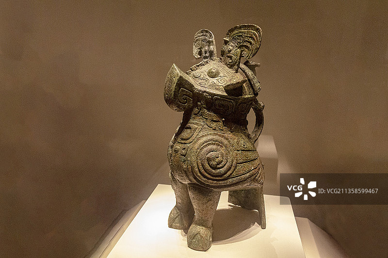 妇好青铜鸮尊（商王武丁，1976年河南安阳殷墟妇好墓出土）图片素材