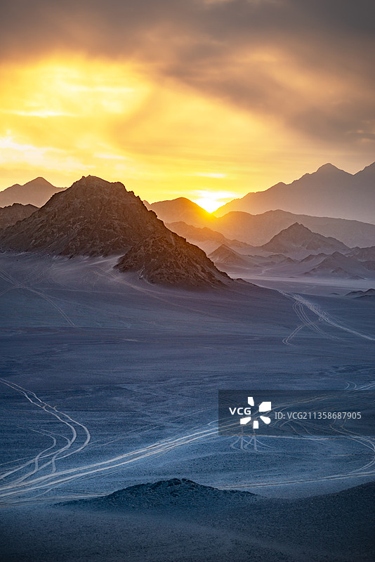 青海黑山戈壁地貌图片素材