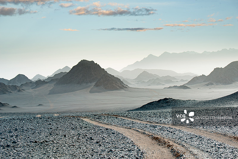 青海黑山戈壁地貌图片素材