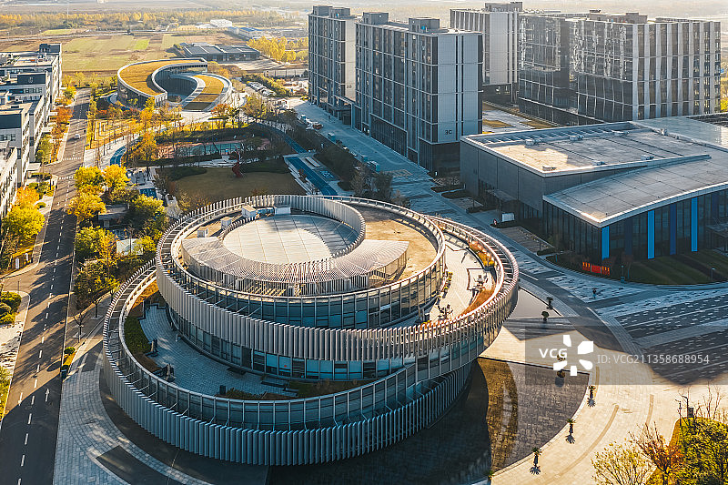 河南郑州航空港经济综合实验区临空生物医药园双螺旋建筑户外航拍图片素材