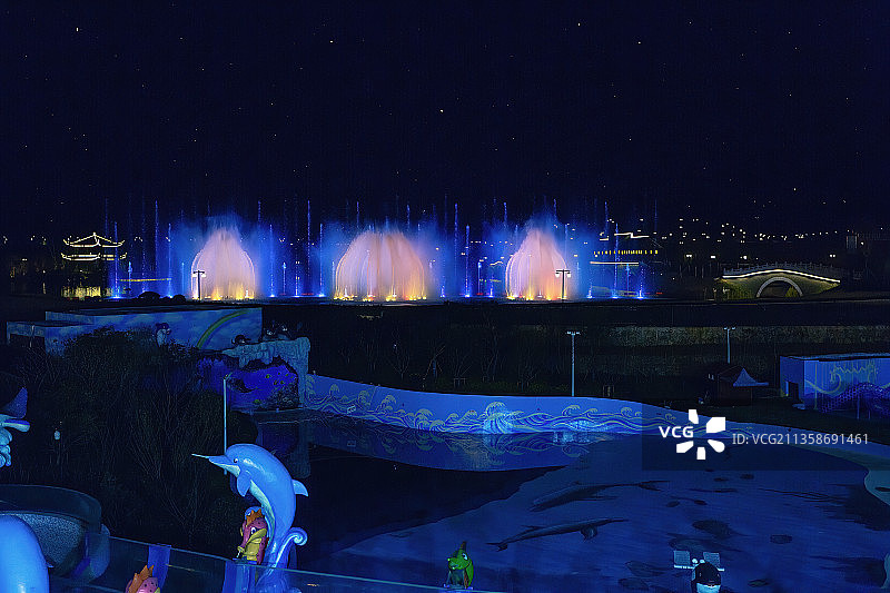 夜色中的喷泉音乐会+句容茅山（江苏镇江）图片素材