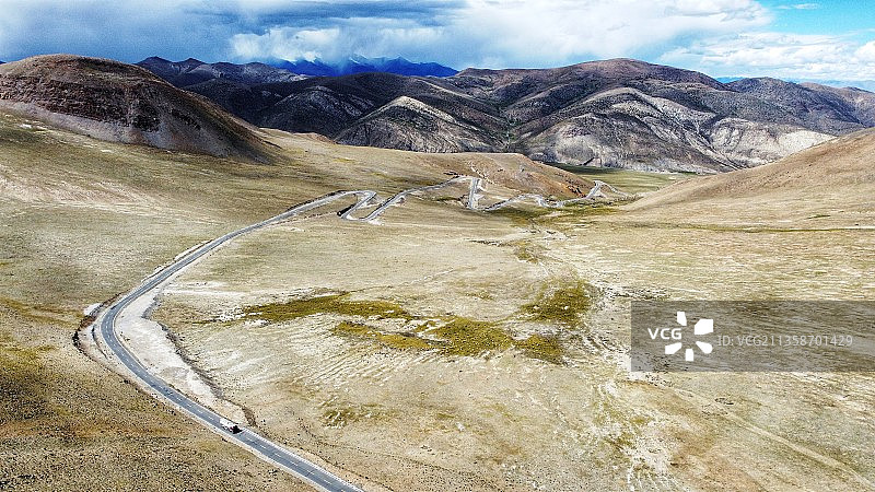 高原上的公路图片素材