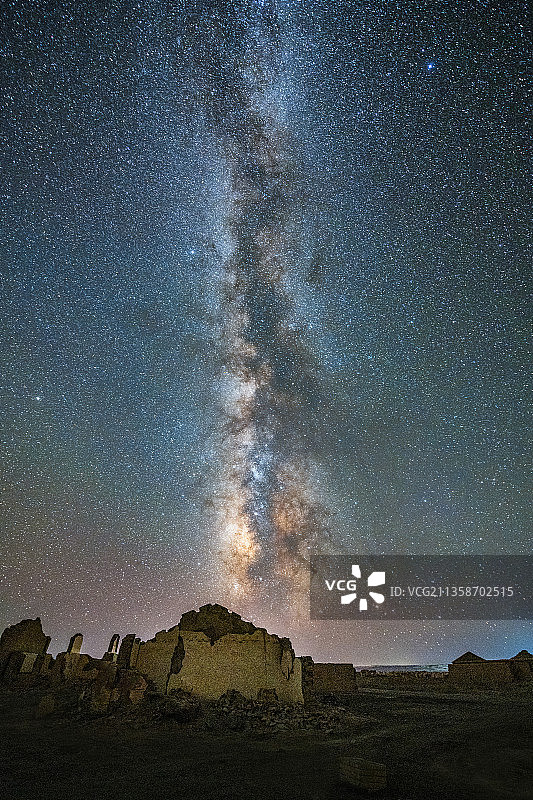银河拍摄于青海海西芒崖市冷湖镇石油小镇图片素材
